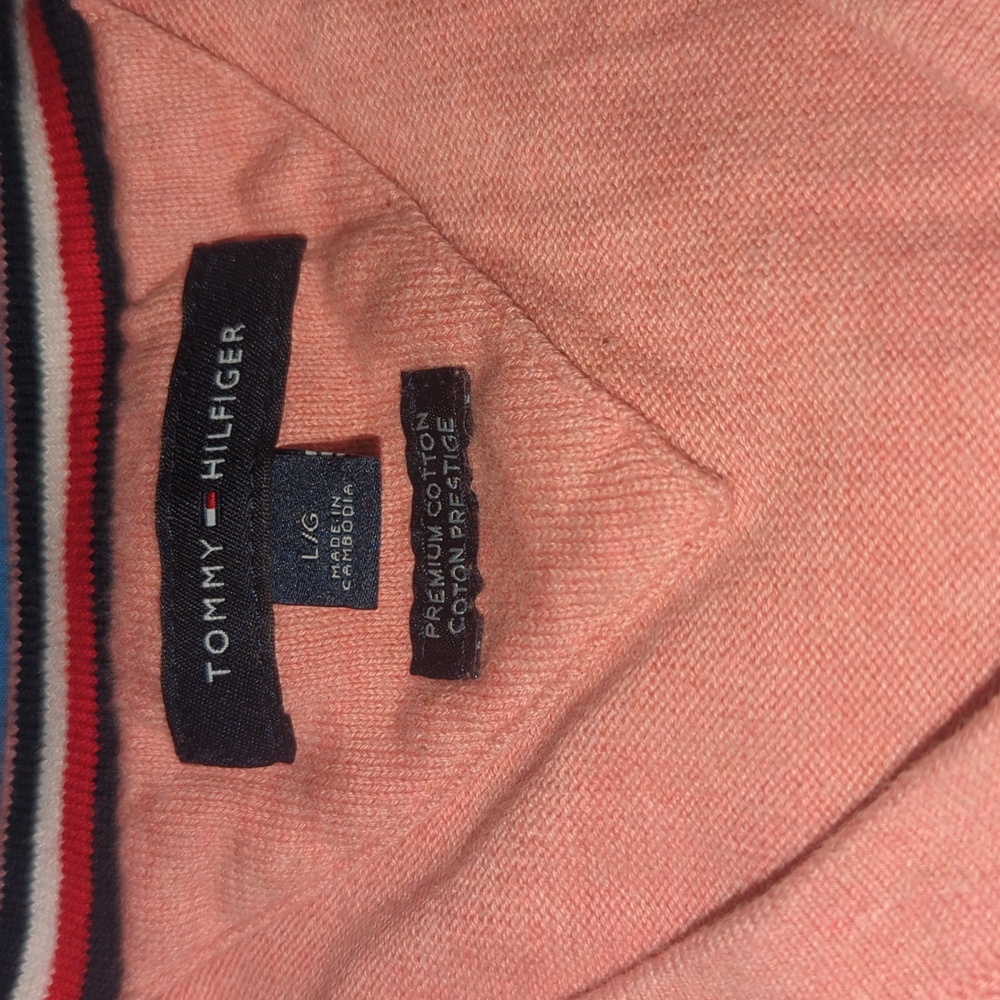 EUC Women's Tommy Hilfiger salmon sweater, size L